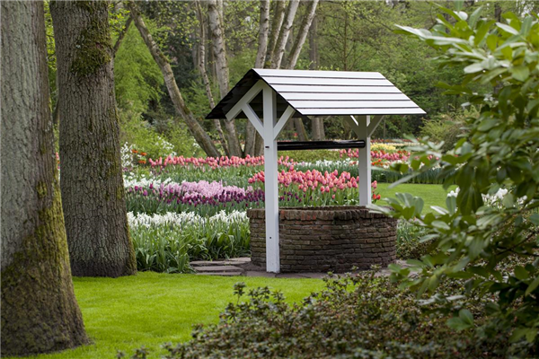 Der Brunnen im Garten